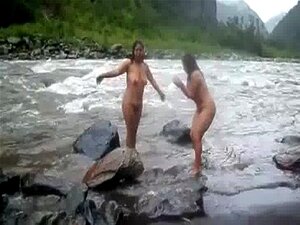 Vídeos de sexo e pornografia Mininas Tomando Banho No Rio em alta ...