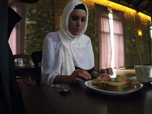 Árabe Tia Foda E Muçulmano Estudante E árabe BBW Sexo E árabe Hijab Público, Porn
