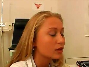 Garota Loira Dentro Uniforme Fazendo Amor Difícil Xxx Dentro De Seu Escritório Porn
