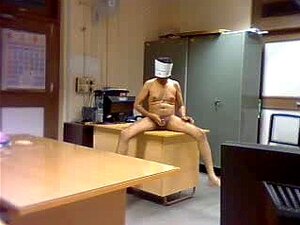 Gay Solo In Office - Porno @ CuloNudo.com