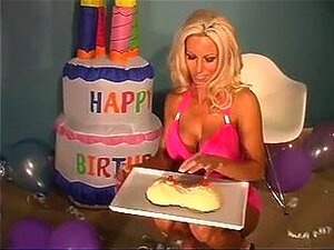 Ashley Lawrence - Presente De Feliz Aniversário Porn