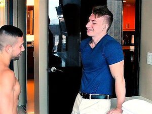 Gay Room Service - Porno @ CuloNudo.com