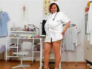 Senhora Morena, Enfermeira Prática Brinca De Uniforme. Porn