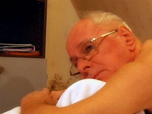 Com 70 Anos Sênior Garota Adolescente De Gracinha Porra Doce Porn